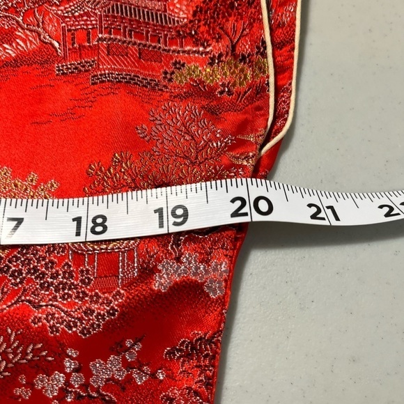 Japanese Traditional Silk Shirt Size Medium Red Tea House Toggle Closures - Picture 8 of 10
